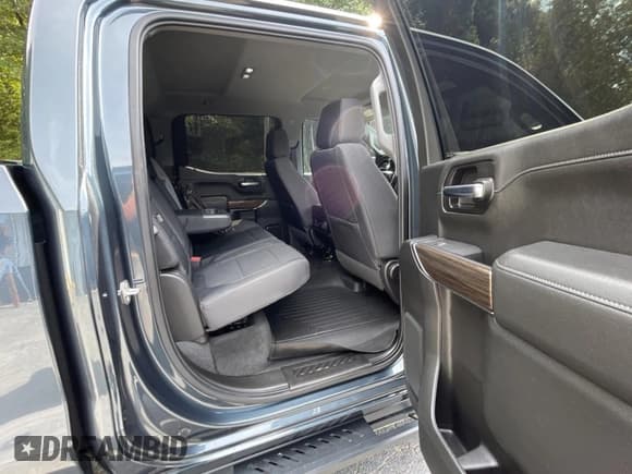 ✅ 2019 Chevrolet Silverado 1500 RST • VIN: 1GCUYEED1KZ393895 • Лот: 83983675. Опубликован ранее на Copart с пробегом 53 620 миль. Бесплатный доступ к архиву аукционных продаж из США и подробный отчёт об истории автомобиля на DreamBid. Изображение 6.