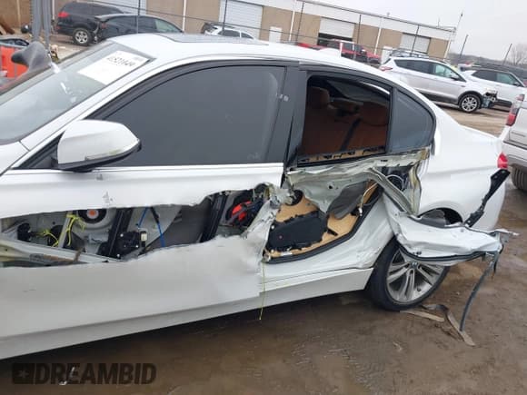 ✅ 2018 BMW 3 Series 330i • VIN: WBA8B9G53JNU57549 • Лот: 41521049. Опубликован ранее на IAAI с пробегом 63 557 миль. Бесплатный доступ к архиву аукционных продаж из США и подробный отчёт об истории автомобиля на DreamBid. Изображение 6.