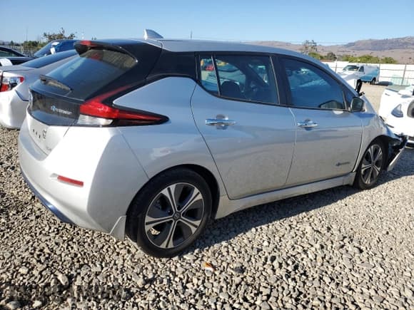 ✅ 2018 Nissan LEAF S • VIN: 1N4AZ1CP6JC303685 • Лот: 82324705. Опубликован ранее на Copart с пробегом 47 594 миль. Бесплатный доступ к архиву аукционных продаж из США и подробный отчёт об истории автомобиля на DreamBid. Изображение 3.