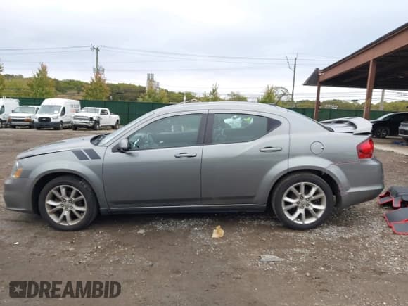 ✅ 2012 Dodge Avenger R/T • VIN: 1C3CDZBG3CN115588 • Лот: 43449195. Опубликован ранее на IAAI с пробегом 140 091 миль. Бесплатный доступ к архиву аукционных продаж из США и подробный отчёт об истории автомобиля на DreamBid. Изображение 14.