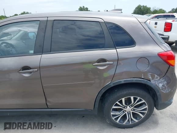 ✅ 2017 Mitsubishi Outlander ES • VIN: JA4AP3AU3HZ003267 • Lot: 42734751. Wystawiony na IAAI z przebiegiem 107 478 mil. Bezpłatny archiwum sprzedaży aukcyjnych z USA i szczegółowy raport historii pojazdu na DreamBid. Zdjęcie 6.