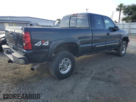 ✅ 2004 Chevrolet Silverado 2500HD LS • VIN: 1GCHK29U54E393775 • Lot: 54620215. Wystawiony na Copart z przebiegiem 207 992 mil. Bezpłatny archiwum sprzedaży aukcyjnych z USA i szczegółowy raport historii pojazdu na DreamBid. Zdjęcie 3.