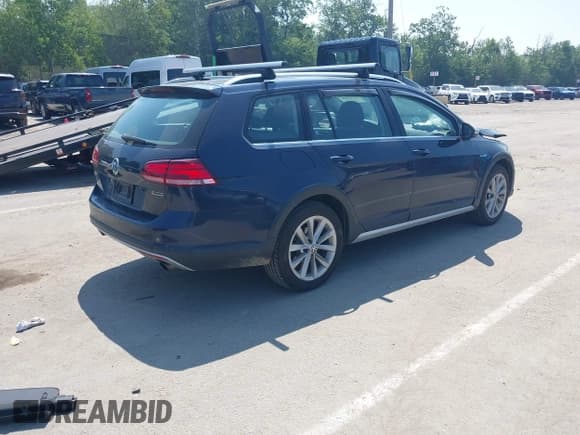 ✅ 2019 Volkswagen Golf S • VIN: 3VWM17AU7KM521044 • Lot: 42697054. Wystawiony na IAAI z przebiegiem 137 953 mil. Bezpłatny archiwum sprzedaży aukcyjnych z USA i szczegółowy raport historii pojazdu na DreamBid. Zdjęcie 4.