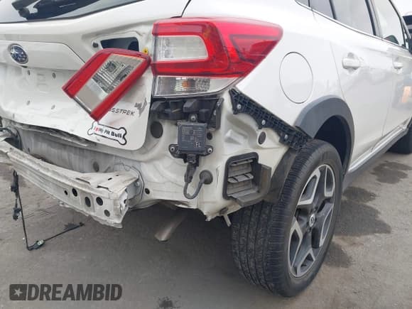 ✅ 2018 Subaru Crosstrek Limited • VIN: JF2GTAMC3JH279688 • Lot: 42181878. Listed on IAAI with 90,338 mi. Free auction sales archive from the USA and detailed vehicle history report at DreamBid. Image 17.