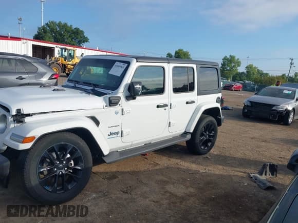 ✅ 2023 Jeep Wrangler Sahara • VIN: 1C4JJXP65PW555618 • Lot: 43005963. Listed on IAAI with 29,146 mi. Free auction sales archive from the USA and detailed vehicle history report at DreamBid. Image 15.