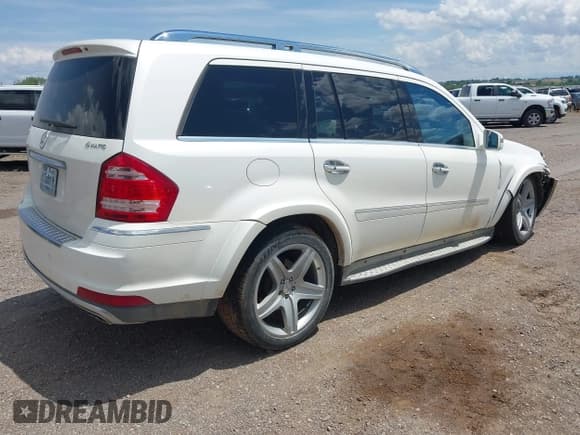 ✅ 2011 Mercedes-Benz GL 550 • VIN: 4JGBF8GE3BA722580 • Lot: 42339379. Wystawiony na IAAI z przebiegiem 102 403 mil. Bezpłatny archiwum sprzedaży aukcyjnych z USA i szczegółowy raport historii pojazdu na DreamBid. Zdjęcie 4.