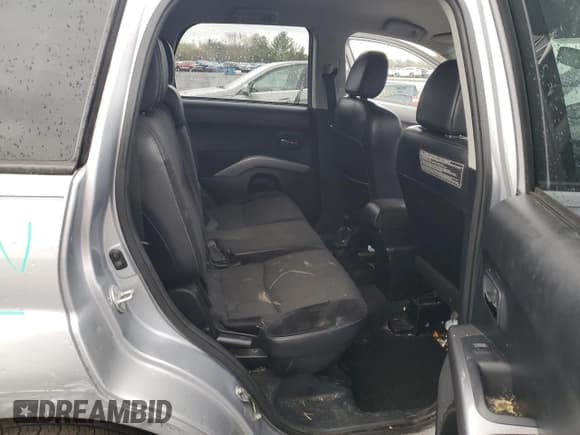 ✅ 2012 Mitsubishi Outlander SE • VIN: JA4AS3AW2CU029347 • Lot: 50586415. Wystawiony na Copart z przebiegiem 67 937 mil. Bezpłatny archiwum sprzedaży aukcyjnych z USA i szczegółowy raport historii pojazdu na DreamBid. Zdjęcie 11.