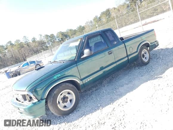 1997 Chevrolet S-10 LS с VIN 1GCCS1943V8138255, выставлен на аукционе Copart как лот 49462495 с пробегом 216 172 миль миль и Списание • Salvage title. История ставок и продаж доступна на DreamBid. Изображение 1.