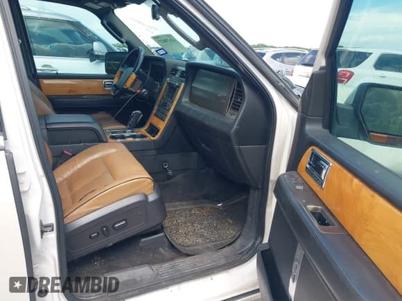 ✅ 2011 Lincoln Navigator • VIN: 5LMJJ3H56BEJ01271 • Lot: 42678027. Listed on IAAI with 260,751 mi. Free auction sales archive from the USA and detailed vehicle history report at DreamBid. Image 5.