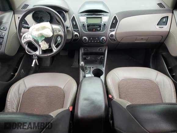 2011 Hyundai Tucson GLS z VIN KM8JUCAC4BU121706, wystawiony jako Copart lot #65652285 z przebiegiem Nie podano mil oraz Szkoda całkowita • Salvage title. Historia ofert i sprzedaży dostępna na DreamBid. Obrazek 8.