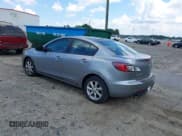 ✅ 2010 Mazda 3 i Sport • VIN: JM1BL1SF2A1342701 • Lot: 42697091. Wystawiony na IAAI z przebiegiem 242 425 mil. Bezpłatny archiwum sprzedaży aukcyjnych z USA i szczegółowy raport historii pojazdu na DreamBid. Zdjęcie 3.