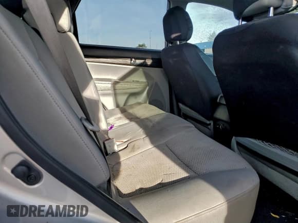 ✅ 2011 Kia Sorento LX • VIN: 5XYKT3A19BG151814 • Лот: 93632895. Опубликован ранее на Copart с пробегом 271 586 миль. Бесплатный доступ к архиву аукционных продаж из США и подробный отчёт об истории автомобиля на DreamBid. Изображение 10.