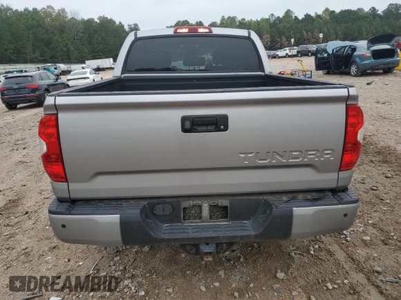 ✅ 2019 Toyota Tundra SR5 • VIN: 5TFDY5F1XKX807207 • Лот: 84447075. Опубликован ранее на Copart с пробегом 125 562 миль. Бесплатный доступ к архиву аукционных продаж из США и подробный отчёт об истории автомобиля на DreamBid. Изображение 6.