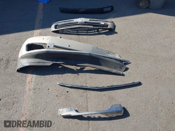 ✅ 2015 Chevrolet Suburban LTZ • VIN: 1GNSCKKC5FR258304 • Lot: 43566622. Listed on IAAI with 155,144 mi. Free auction sales archive from the USA and detailed vehicle history report at DreamBid. Image 12.