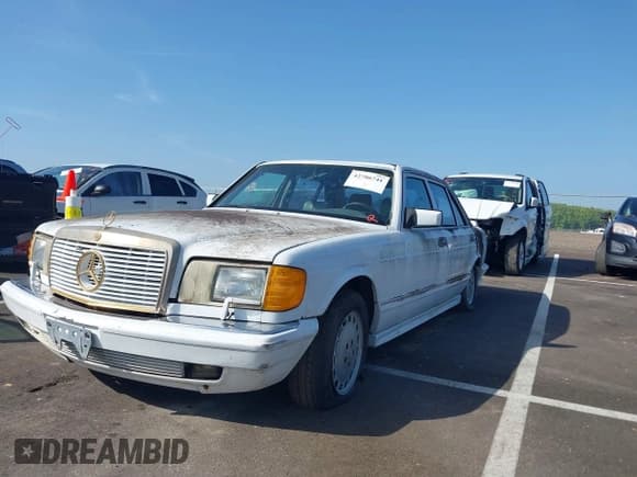 ✅ 1990 Mercedes-Benz 560 • VIN: WDBCA39E9LA543211 • Lot: 42786741. Listed on IAAI with 106,951 mi. Free auction sales archive from the USA and detailed vehicle history report at DreamBid. Image 2.