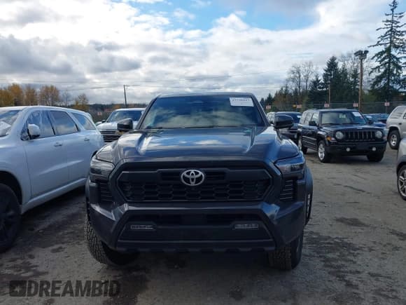 ✅ 2024 Toyota Tacoma TRD Sport • VIN: 3TMLB5JN3RM052733 • Lot: 43736927. Listed on IAAI with 10,142 mi. Free auction sales archive from the USA and detailed vehicle history report at DreamBid. Image 13.
