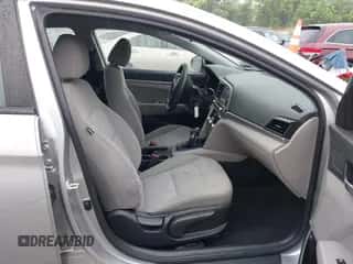 2020 Hyundai Elantra SE z VIN 5NPD74LF1LH615152, wystawiony jako IAAI lot #42354692 z przebiegiem 43 446 mil mil oraz . Historia ofert i sprzedaży dostępna na DreamBid. Obrazek 5.