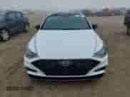 2020 Hyundai Sonata SEL Plus z VIN 5NPEJ4J24LH024626, wystawiony jako Copart lot #37040443 z przebiegiem 26 698 mil mil oraz . Historia ofert i sprzedaży dostępna na DreamBid. Obrazek 5.