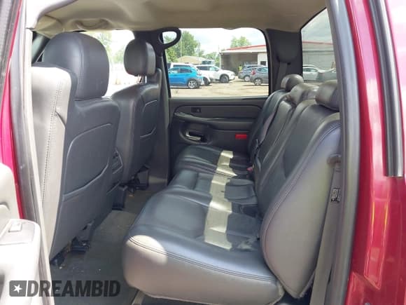 ✅ 2005 Chevrolet Silverado 2500HD LS • VIN: 1GCHK23UX5F970479 • Lot: 42342835. Wystawiony na IAAI z przebiegiem 259 879 mil. Bezpłatny archiwum sprzedaży aukcyjnych z USA i szczegółowy raport historii pojazdu na DreamBid. Zdjęcie 8.