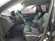 ✅ 2019 Jeep Cherokee Latitude Plus • VIN: 1C4PJLLB7KD274981 • Lot: 81554305. Wystawiony na Copart z przebiegiem 97 627 mil. Bezpłatny archiwum sprzedaży aukcyjnych z USA i szczegółowy raport historii pojazdu na DreamBid. Zdjęcie 7.