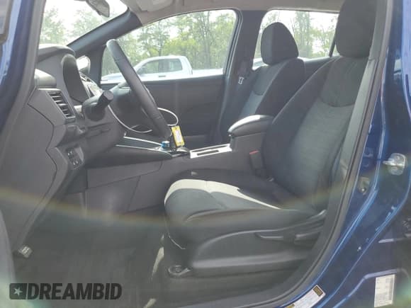 ✅ 2022 Nissan LEAF SV • VIN: 1N4AZ1CV4NC552832 • Lot: 81432595. Wystawiony na Copart z przebiegiem 28 703 mil. Bezpłatny archiwum sprzedaży aukcyjnych z USA i szczegółowy raport historii pojazdu na DreamBid. Zdjęcie 7.