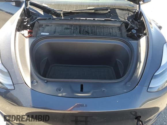 ✅ 2024 Tesla Model Y • VIN: 7SAYGDED7RF106609 • Lot: 82500405. Wystawiony na Copart z przebiegiem 33 574 mil. Bezpłatny archiwum sprzedaży aukcyjnych z USA i szczegółowy raport historii pojazdu na DreamBid. Zdjęcie 11.