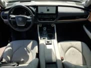 ✅ 2025 Toyota Highlander XLE • VIN: 5TDAAAB5XSS088300 • Лот: 81347535. Опубликован ранее на Copart с пробегом 6 029 миль. Бесплатный доступ к архиву аукционных продаж из США и подробный отчёт об истории автомобиля на DreamBid. Изображение 8.