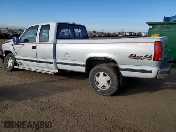 ✅ 1988 GMC Sierra 2500 • VIN: 2GTFK29K4J1587569 • Lot: 84950124. Listed on Copart with 189,218 mi. Free auction sales archive from the USA and detailed vehicle history report at DreamBid. Image 2.