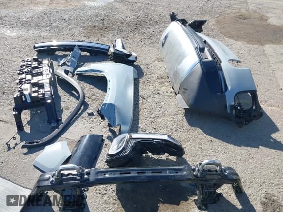 ✅ 2025 Rivian R1S Adventure • VIN: 7PDSGBBA9SN046978 • Lot: 41467922. Listed on IAAI with 2,957 mi. Free auction sales archive from the USA and detailed vehicle history report at DreamBid. Image 12.