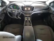 ✅ 2017 Chevrolet Volt LT • VIN: 1G1RA6S50HU110544 • Lot: 70813424. Wystawiony na Copart z przebiegiem 192 549 mil. Bezpłatny archiwum sprzedaży aukcyjnych z USA i szczegółowy raport historii pojazdu na DreamBid. Zdjęcie 8.