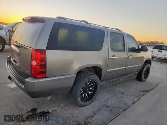 ✅ 2012 Chevrolet Suburban LTZ • VIN: 1GNSKKE73CR272456 • Lot: 90931265. Wystawiony na Copart z przebiegiem 209 547 mil. Bezpłatny archiwum sprzedaży aukcyjnych z USA i szczegółowy raport historii pojazdu na DreamBid. Zdjęcie 3.