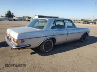 ✅ 1972 Mercedes-Benz 280 • VIN: 10806712014161 • Лот: 84593685. Опубликован ранее на Copart с пробегом 92 360 миль. Бесплатный доступ к архиву аукционных продаж из США и подробный отчёт об истории автомобиля на DreamBid. Изображение 3.