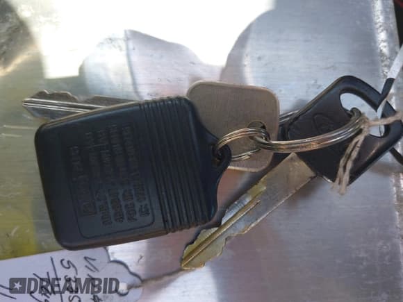 ✅ 2001 Ford F-250 XL • VIN: 1FTNX21F31EA95335 • Lot: 43117402. Listed on IAAI with 293,244 mi. Free auction sales archive from the USA and detailed vehicle history report at DreamBid. Image 11.