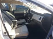 ✅ 2017 Toyota Corolla L • VIN: 5YFBURHE0HP667704 • Lot: 43565227. Wystawiony na IAAI z przebiegiem 135 750 mil. Bezpłatny archiwum sprzedaży aukcyjnych z USA i szczegółowy raport historii pojazdu na DreamBid. Zdjęcie 5.