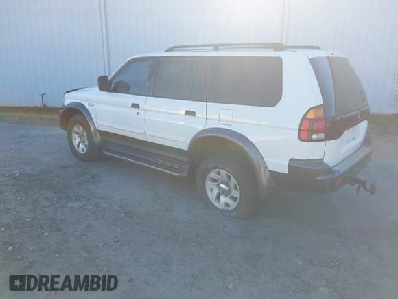 ✅ 2001 Mitsubishi Montero Sport XLS • VIN: JA4LS31H51P012452 • Lot: 43651182. Wystawiony na IAAI z przebiegiem 179 024 mil. Bezpłatny archiwum sprzedaży aukcyjnych z USA i szczegółowy raport historii pojazdu na DreamBid. Zdjęcie 3.