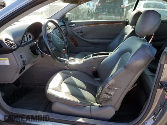 ✅ 2006 Mercedes-Benz CLK 500 • VIN: WDBTJ75H56F181876 • Lot: 46613625. Wystawiony na Copart z przebiegiem 154 632 mil. Bezpłatny archiwum sprzedaży aukcyjnych z USA i szczegółowy raport historii pojazdu na DreamBid. Zdjęcie 7.