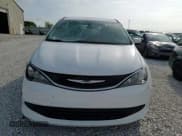✅ 2018 Chrysler Pacifica LX • VIN: 2C4RC1CG0JR130445 • Lot: 68556565. Wystawiony na Copart z przebiegiem 136 284 mil. Bezpłatny archiwum sprzedaży aukcyjnych z USA i szczegółowy raport historii pojazdu na DreamBid. Zdjęcie 14.