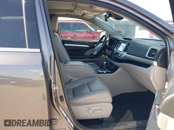 ✅ 2017 Toyota Highlander XLE • VIN: 5TDJZRFH5HS405565 • Лот: 43279792. Опубликован ранее на IAAI с пробегом 87 981 миль. Бесплатный доступ к архиву аукционных продаж из США и подробный отчёт об истории автомобиля на DreamBid. Изображение 5.