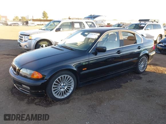 ✅ 2001 BMW 3 Series 330i • VIN: WBAAV53421FJ72933 • Lot: 43907804. Listed on IAAI with 102,455 mi. Free auction sales archive from the USA and detailed vehicle history report at DreamBid. Image 2.