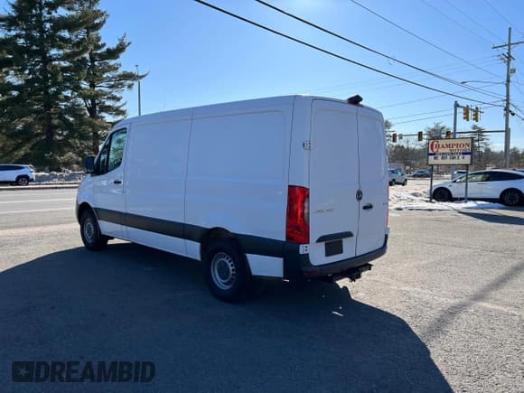 ✅ 2019 Mercedes-Benz Sprinter • VIN: WD4PE7ED5KT012611 • Lot: 48010215. Wystawiony na Copart z przebiegiem 220 836 mil. Bezpłatny archiwum sprzedaży aukcyjnych z USA i szczegółowy raport historii pojazdu na DreamBid. Zdjęcie 3.