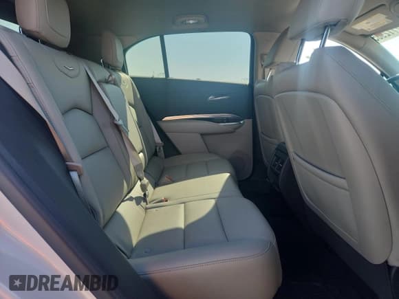 ✅ 2021 Cadillac XT4 FWD Luxury • VIN: 1GYAZAR46MF033829 • Лот: 82772905. Опубликован ранее на Copart с пробегом 32 628 миль. Бесплатный доступ к архиву аукционных продаж из США и подробный отчёт об истории автомобиля на DreamBid. Изображение 10.