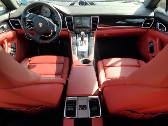 ✅ 2014 Porsche Panamera S • VIN: WP0AB2A75EL056074 • Lot: 56334745. Wystawiony na Copart z przebiegiem 72 923 mil. Bezpłatny archiwum sprzedaży aukcyjnych z USA i szczegółowy raport historii pojazdu na DreamBid. Zdjęcie 8.