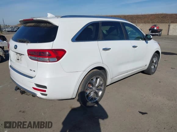 ✅ 2016 Kia Sorento SXL • VIN: 5XYPKDA52GG130604 • Lot: 43573773. Listed on IAAI with 111,389 mi. Free auction sales archive from the USA and detailed vehicle history report at DreamBid. Image 4.