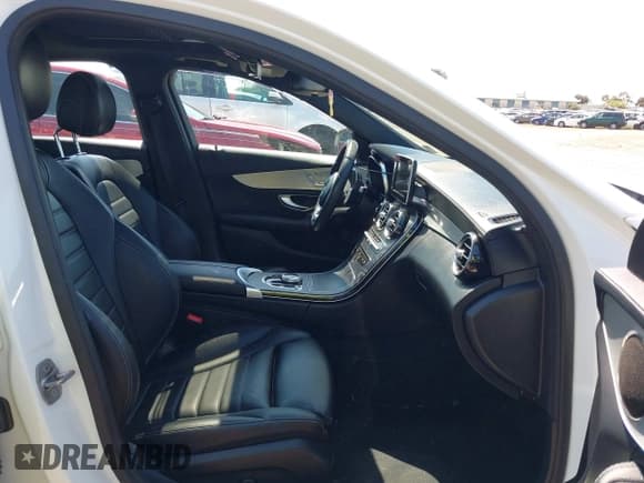 ✅ 2018 Mercedes-Benz C 43 AMG • VIN: 55SWF6EB8JU266034 • Lot: 42403048. Wystawiony na IAAI z przebiegiem 63 023 mil. Bezpłatny archiwum sprzedaży aukcyjnych z USA i szczegółowy raport historii pojazdu na DreamBid. Zdjęcie 5.