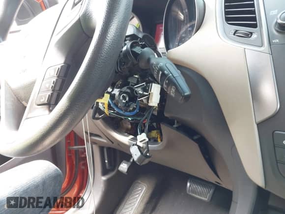 2015 Hyundai Santa Fe with VIN 5XYZTDLB0FG255995, listed as a IAAI auction lot 43021584 with 153,333 mi miles and . Bid and sale history available at DreamBid. Image 18.