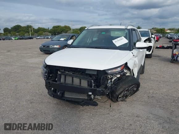 ✅ 2024 Hyundai Venue SEL • VIN: KMHRC8A30RU285015 • Lot: 41362985. Listed on IAAI with 2,956 mi. Free auction sales archive from the USA and detailed vehicle history report at DreamBid. Image 6.