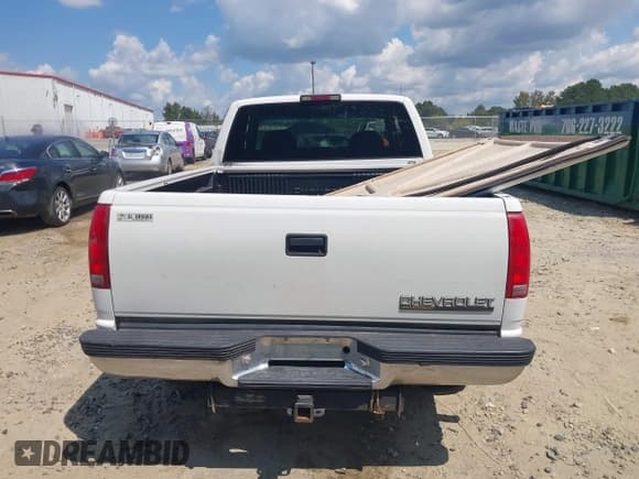 ✅ 1998 Chevrolet Silverado 1500 • VIN: 1GCEK19R1WR103438 • Lot: 43219836. Listed on IAAI with 98,590 mi. Free auction sales archive from the USA and detailed vehicle history report at DreamBid. Image 16.