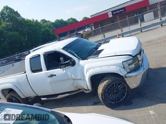 ✅ 2008 Chevrolet Silverado 2500HD 1LT • VIN: 1GCHK29618E211352 • Lot: 42259796. Wystawiony na IAAI z przebiegiem 391 261 mil. Bezpłatny archiwum sprzedaży aukcyjnych z USA i szczegółowy raport historii pojazdu na DreamBid. Zdjęcie 13.