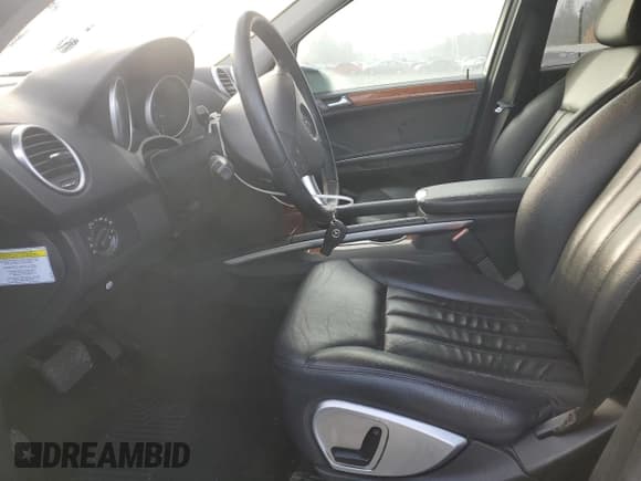 ✅ 2006 Mercedes-Benz M 350 • VIN: 4JGBB86E26A074541 • Lot: 90398655. Wystawiony na Copart z przebiegiem 109 466 mil. Bezpłatny archiwum sprzedaży aukcyjnych z USA i szczegółowy raport historii pojazdu na DreamBid. Zdjęcie 7.