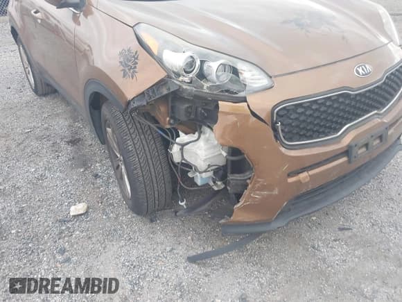 ✅ 2018 Kia Sportage LX • VIN: KNDPM3AC1J7485402 • Lot: 43426449. Wystawiony na IAAI z przebiegiem 137 639 mil. Bezpłatny archiwum sprzedaży aukcyjnych z USA i szczegółowy raport historii pojazdu na DreamBid. Zdjęcie 6.